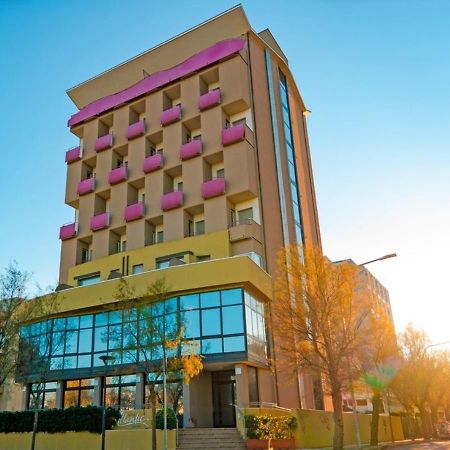 Hotel Atlantic Vista Mare Pesaro Buitenkant foto