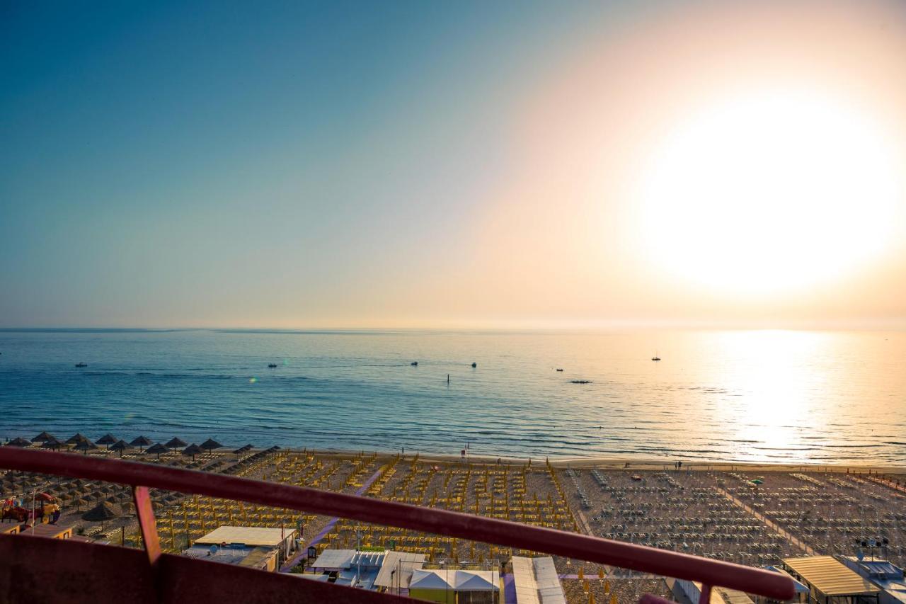 Hotel Atlantic Vista Mare Pesaro Buitenkant foto