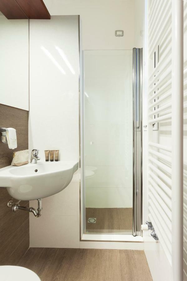 Hotel Atlantic Vista Mare Pesaro Buitenkant foto
