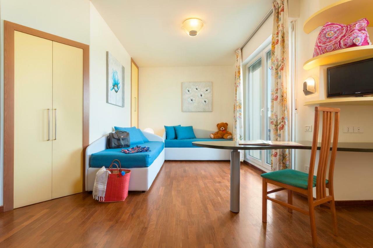 Hotel Atlantic Vista Mare Pesaro Buitenkant foto