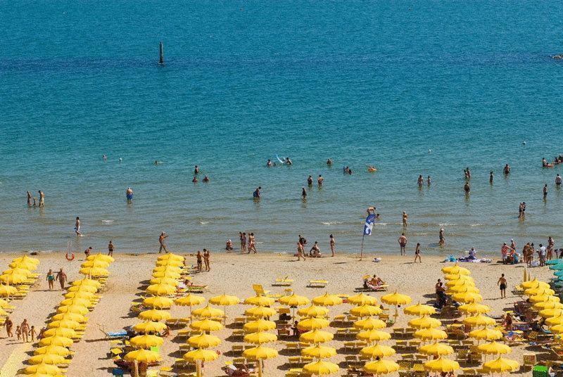 Hotel Atlantic Vista Mare Pesaro Buitenkant foto