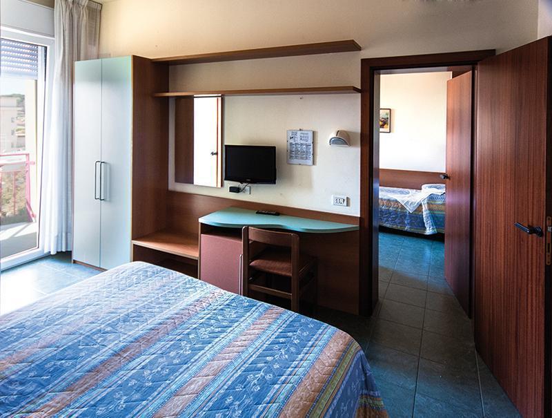 Hotel Atlantic Vista Mare Pesaro Buitenkant foto