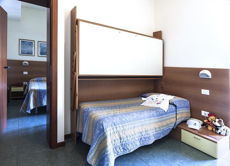 Hotel Atlantic Vista Mare Pesaro Buitenkant foto