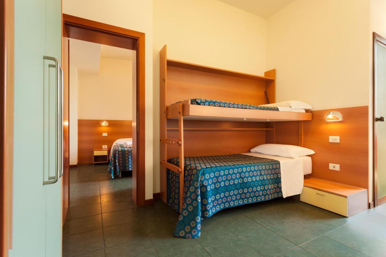 Hotel Atlantic Vista Mare Pesaro Buitenkant foto